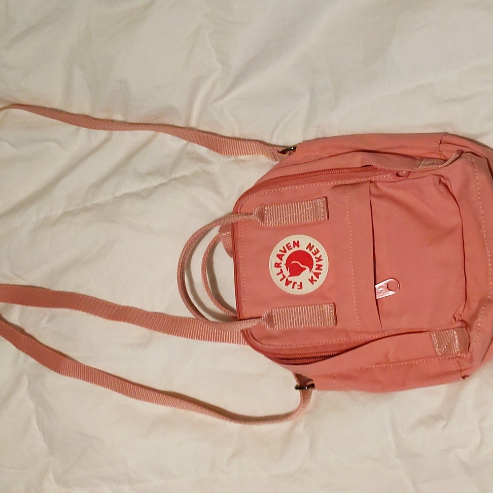 Small fjallraven kanken cross body